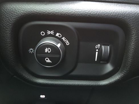 Used 2020 RAM 1500 Big Horn image 6