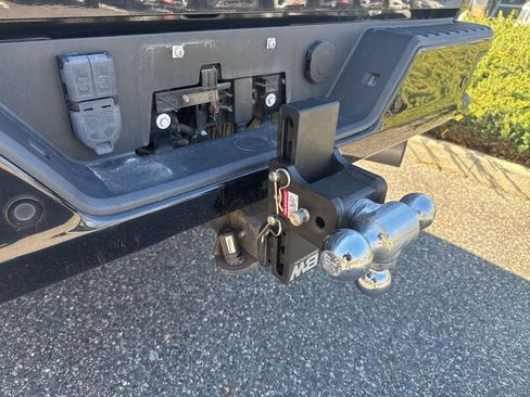 Used 2021 GMC Sierra 3500 Denali w/ Denali Black Diamond Edition image 7