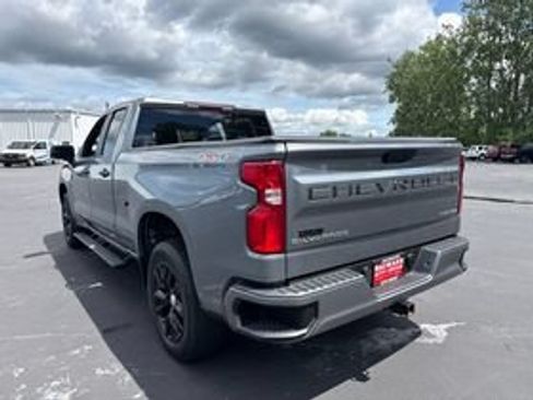 Used 2019 Chevrolet Silverado 1500 Custom w/ Custom Value Package AWD/4WD image 2