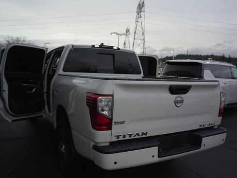 Used 2023 Nissan Titan SV image 12