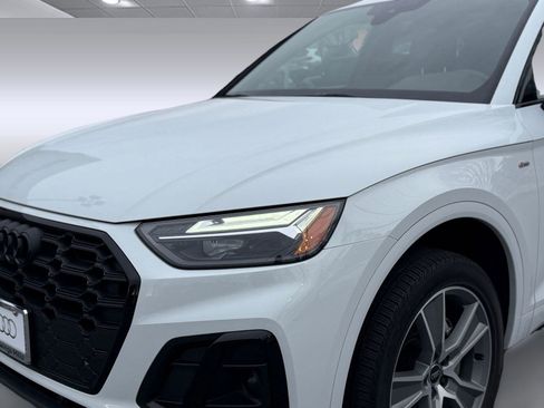 Certified 2025 Audi Q5 2.0T Premium w/ Convenience Plus Package image 11