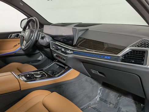 Certified 2024 BMW X5 xDrive40i w/ Premium Package image 28