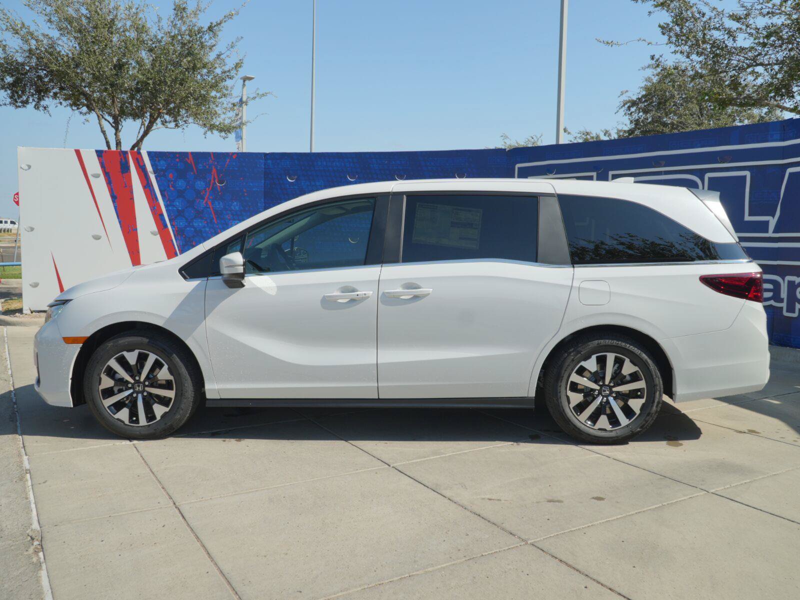 New 2026 Honda Odyssey EX-L image 10