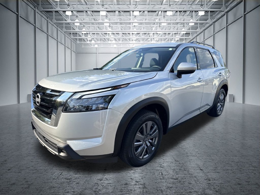 Used 2025 Nissan Pathfinder SV FWD image 3
