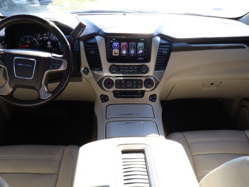 Used 2019 GMC Yukon XL Denali w/ Open Road Package image 18