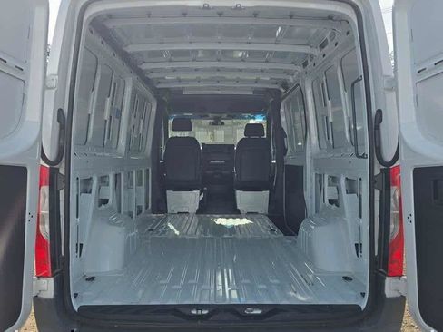 Used 2025 Mercedes-Benz Sprinter 2500 image 19