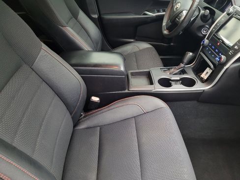 Used 2017 Toyota Camry SE image 21