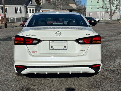 Used 2024 Nissan Altima 2.5 SV image 6