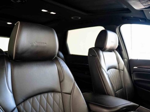 Used 2023 Buick Enclave Avenir image 34