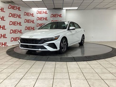 Used 2024 Hyundai Elantra Limited FWD image 3