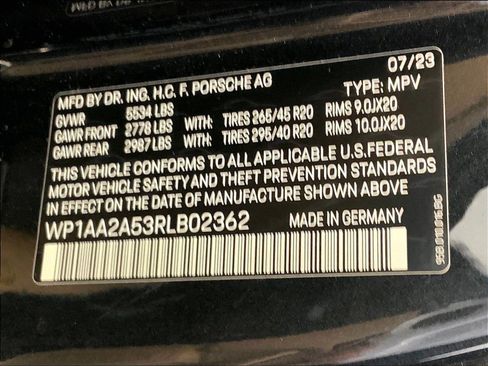 Certified 2024 Porsche Macan AWD/4WD image 33