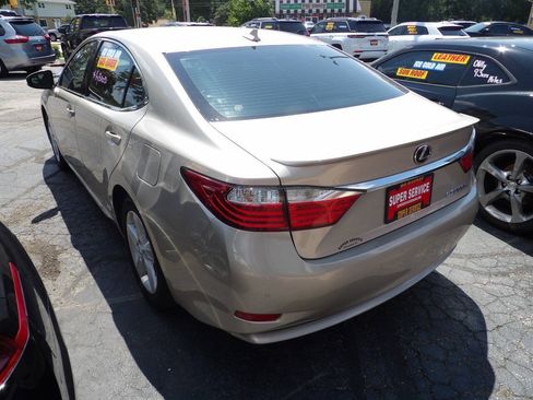 Used 2013 Lexus ES 300h w/ Luxury Pkg FWD image 2