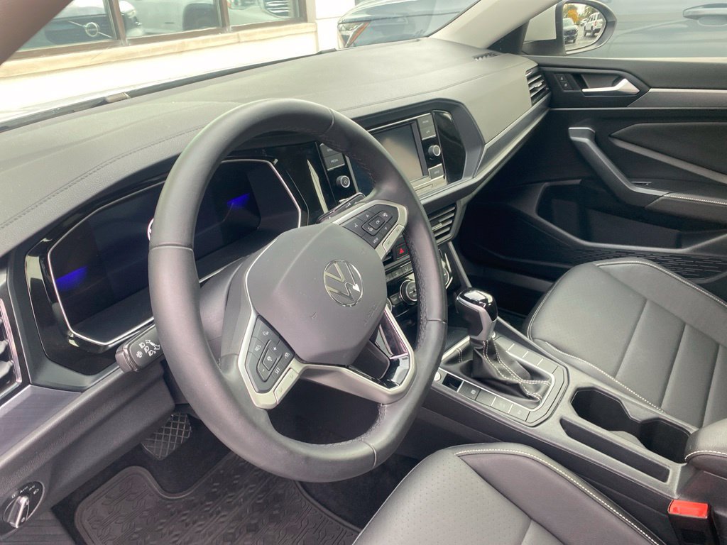 Used 2024 Volkswagen Jetta SE w/ Panoramic Sunroof Package FWD image 8