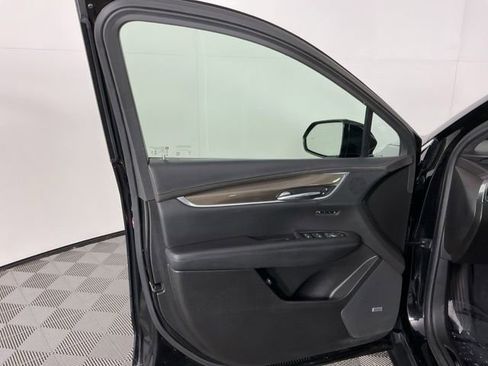 Used 2019 Cadillac XT5 Platinum AWD/4WD image 12