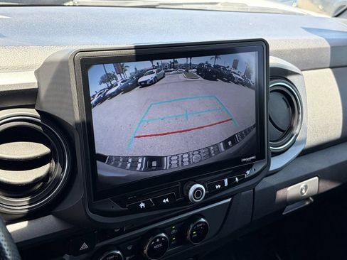 Used 2018 Toyota Tacoma TRD Sport AWD/4WD image 28