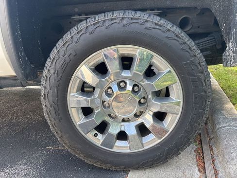 Used 2019 GMC Sierra 2500 Denali w/ Duramax Plus Package AWD/4WD image 8