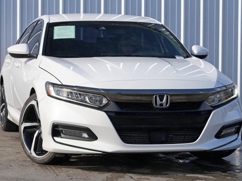 Used 2019 Honda Accord Sport image 2