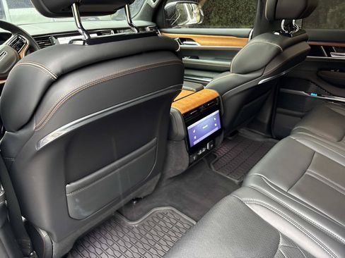 Used 2023 Jeep Grand Wagoneer Series III AWD/4WD image 31