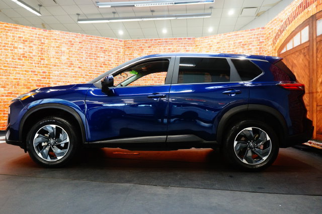 Used 2025 Nissan Rogue SV AWD/4WD image 4