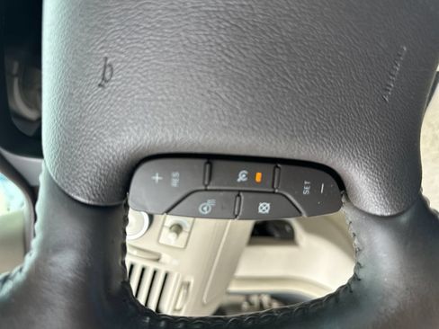 Used 2008 Cadillac DTS w/ Sun And Sound Package FWD image 31