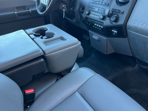 Used 2016 Ford F550 2WD Regular Cab Super Duty image 12