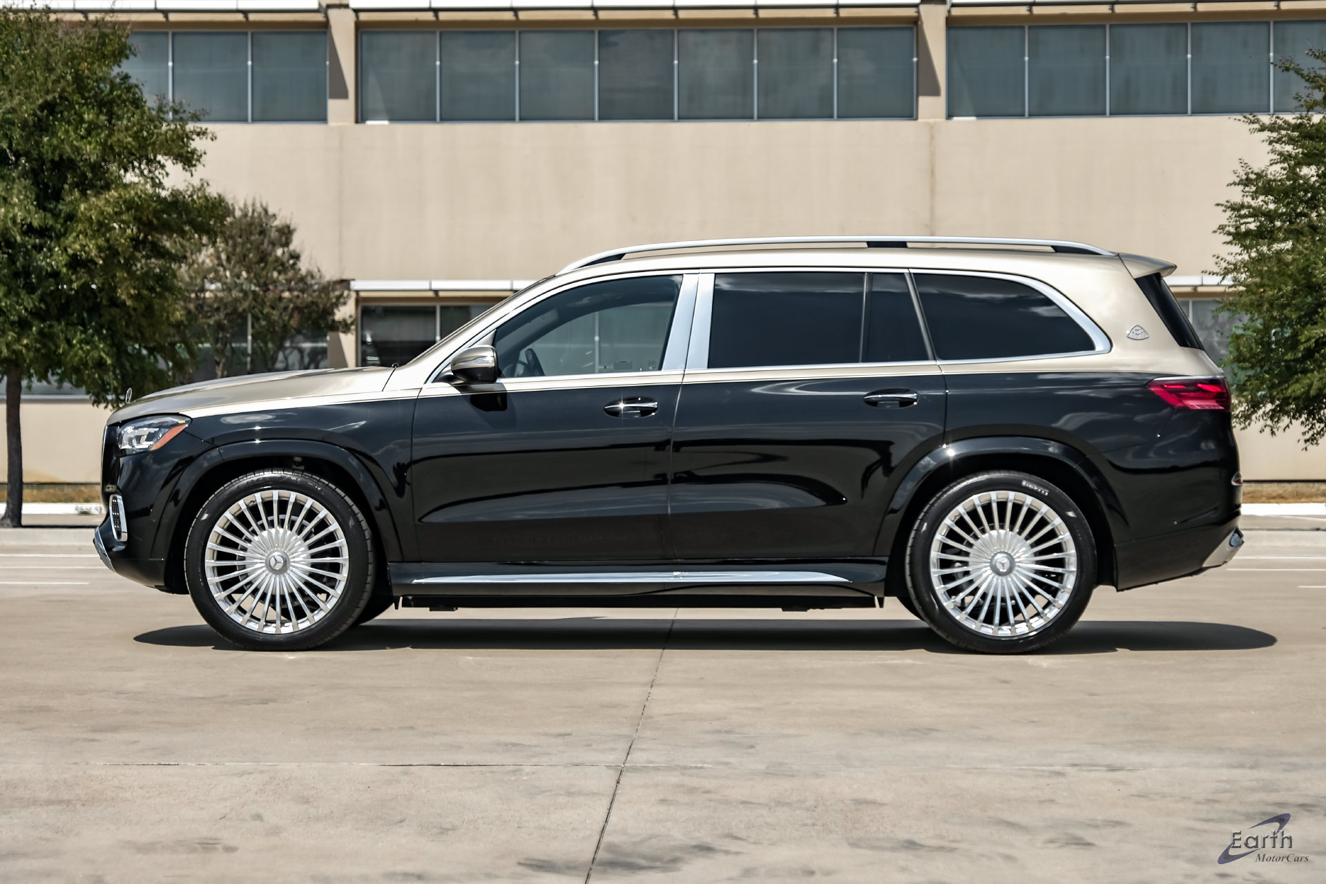 Used 2024 Mercedes-Benz Maybach GLS 600 4MATIC image 7