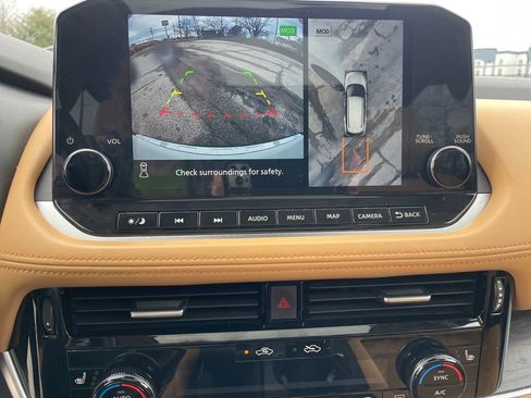 Used 2022 Nissan Rogue Platinum w/ Head-Up Display Package image 18