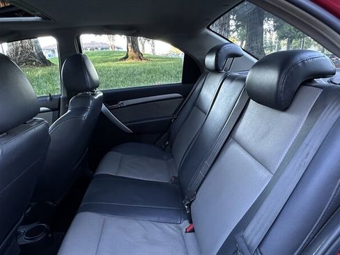 Used 2011 Chevrolet Aveo LT image 9