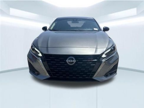 Used 2025 Nissan Altima 2.5 SR FWD image 2