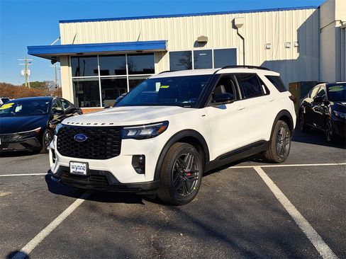 New 2026 Ford Explorer ST-Line w/ ST-Line Street Pack image 3