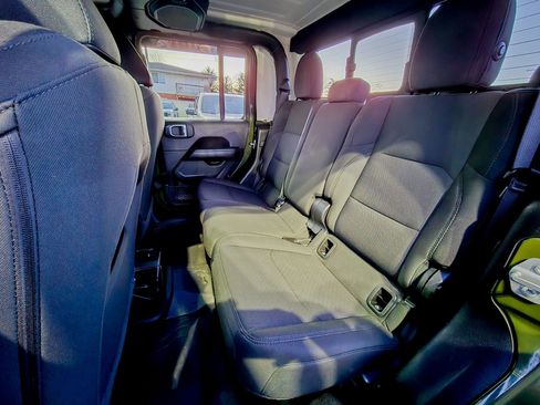 Used 2021 Jeep Gladiator Overland w/ Cold Weather Group image 29