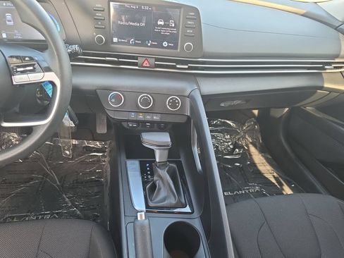 Used 2024 Hyundai Elantra SE FWD image 14
