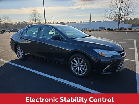 Used 2017 Toyota Camry XLE image 13