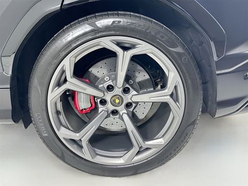 Used 2020 Lamborghini Urus Base image 9
