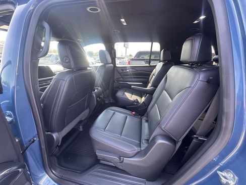 Used 2025 Chevrolet Traverse Z71 w/ Driver Confidence Package AWD/4WD image 9