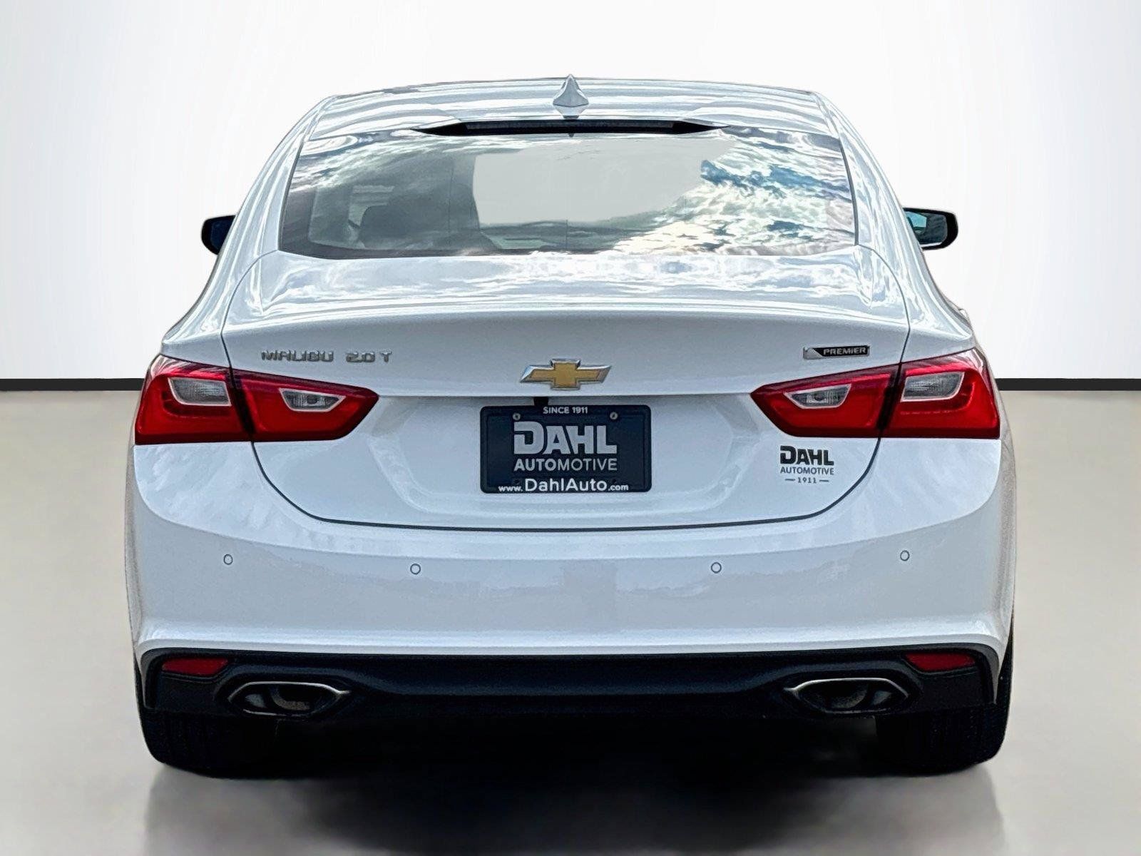 Used 2018 Chevrolet Malibu Premier w/ Driver Confidence Package FWD image 12