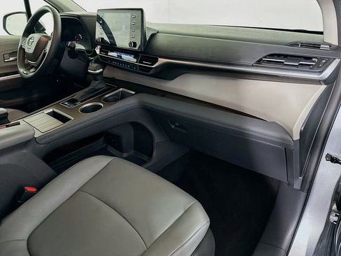 Certified 2024 Toyota Sienna XLE image 27