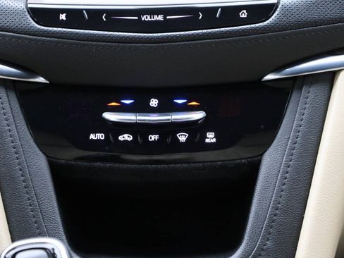 Used 2018 Cadillac XT5 FWD image 21