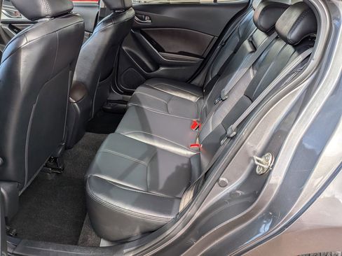 Used 2018 MAZDA MAZDA3 Touring image 25
