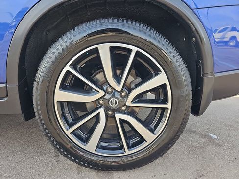 Used 2018 Nissan Rogue SL w/ Premium Package image 36