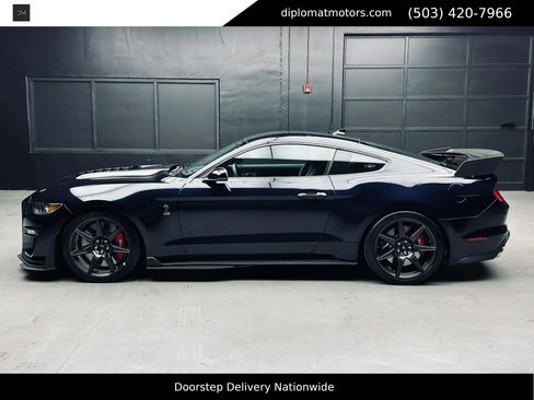 Used 2021 Ford Mustang Shelby GT500 w/ Carbon Fiber Track Pack RWD image 4