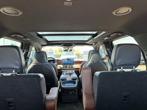 Used 2022 Lincoln Navigator Reserve image 14