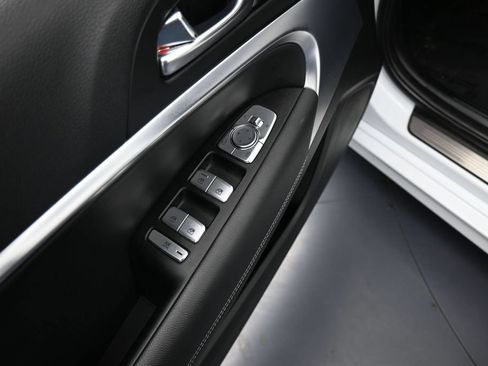 Used 2025 Genesis G70 2.5T RWD image 13