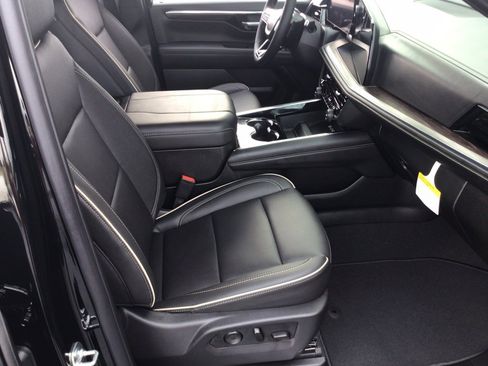 New 2025 Chevrolet Tahoe Premier image 11