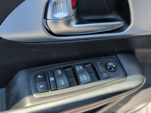 Used 2020 Chrysler Pacifica Touring w/ S Appearance Package FWD image 35
