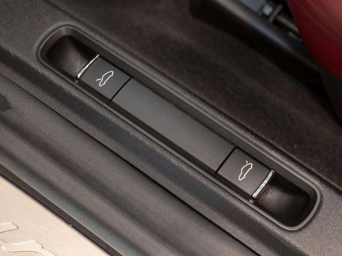 Used 2018 Porsche 911 Turbo S AWD/4WD image 30