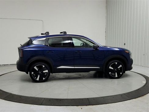 New 2026 Nissan Kicks SR image 8