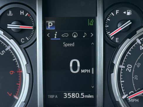Used 2022 Toyota 4Runner Limited AWD/4WD image 29