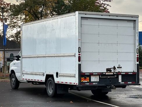 Used 2016 Ford E-350 and Econoline 350 Super Duty image 6