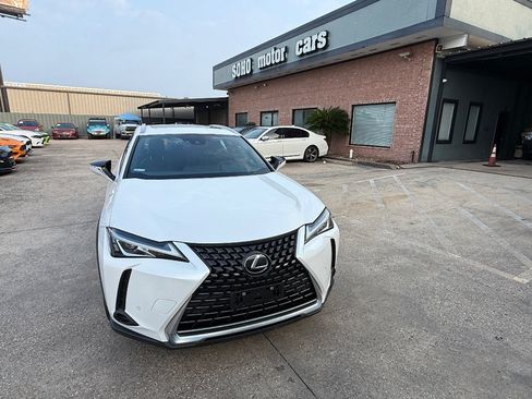 Used 2021 Lexus UX 200 w/ Premium Package FWD image 8